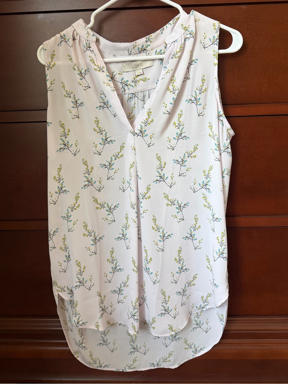 LOFT Women's Cream Floral Sleeveless V-Neck Blouse